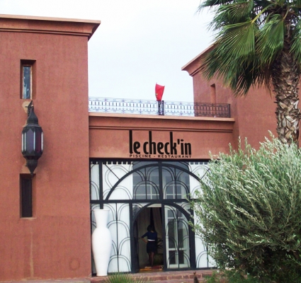 Le check’in Piscine-Restaurant